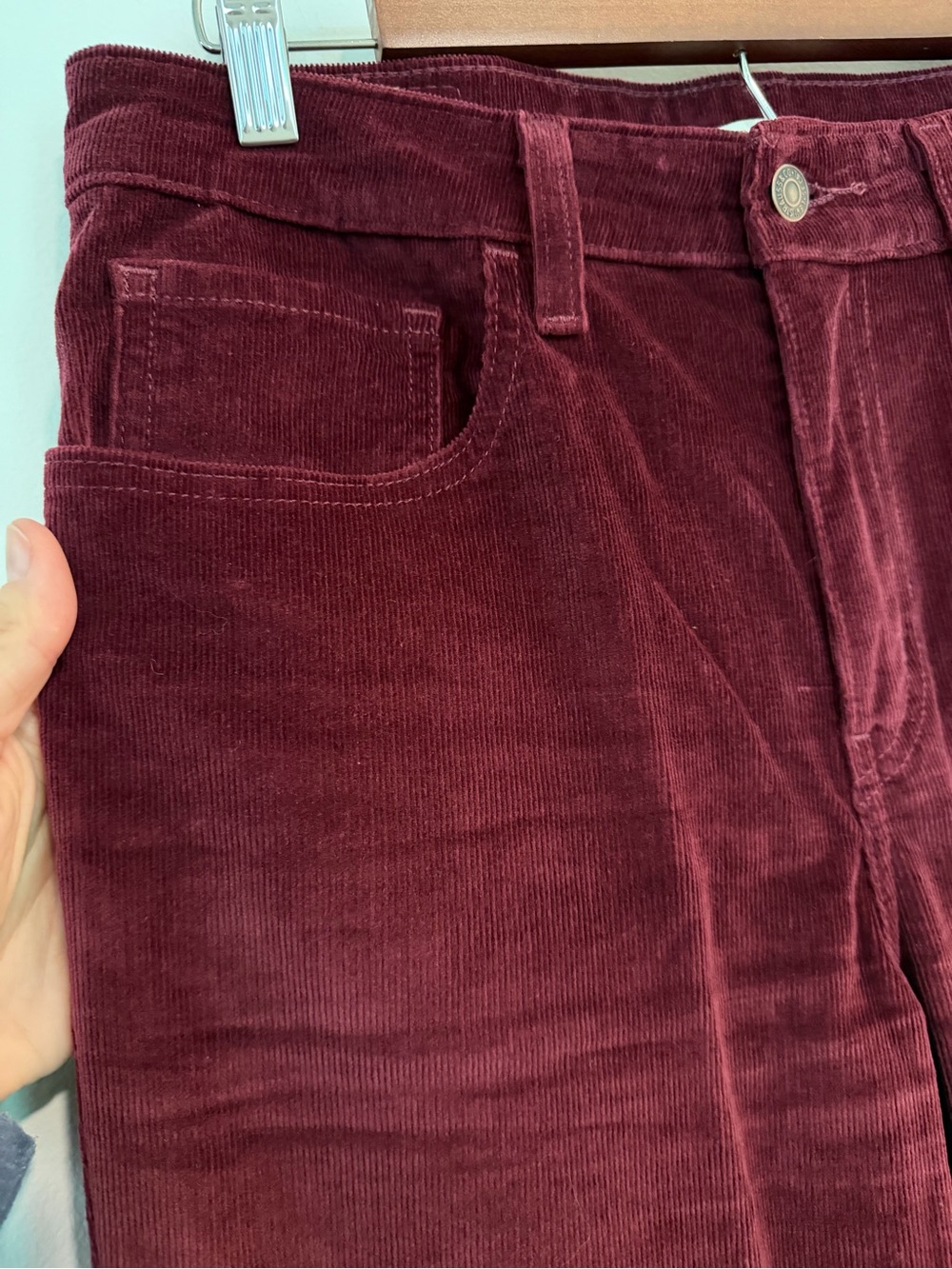 *LIKE NEW* LEVI’s 725 High Rise Bootcut Corduroy Bootcut Pants, cranberry - Picture 2 of 9